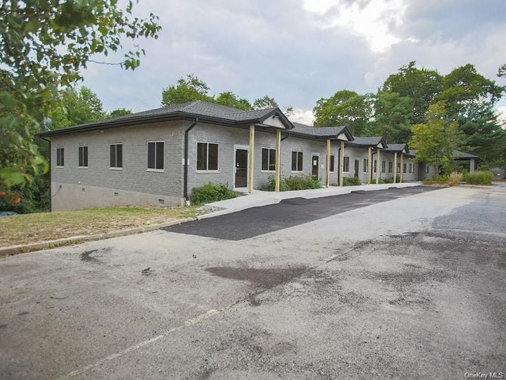 More Photos Of 4 Corwin Ct, Newburgh Medical For Sale