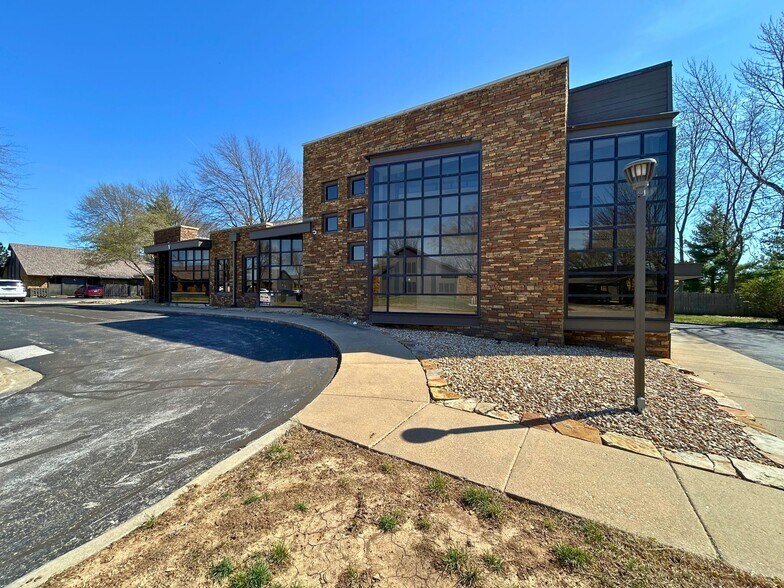 More Photos Of 1200 E Woodhurst Dr, Springfield Office For Lease