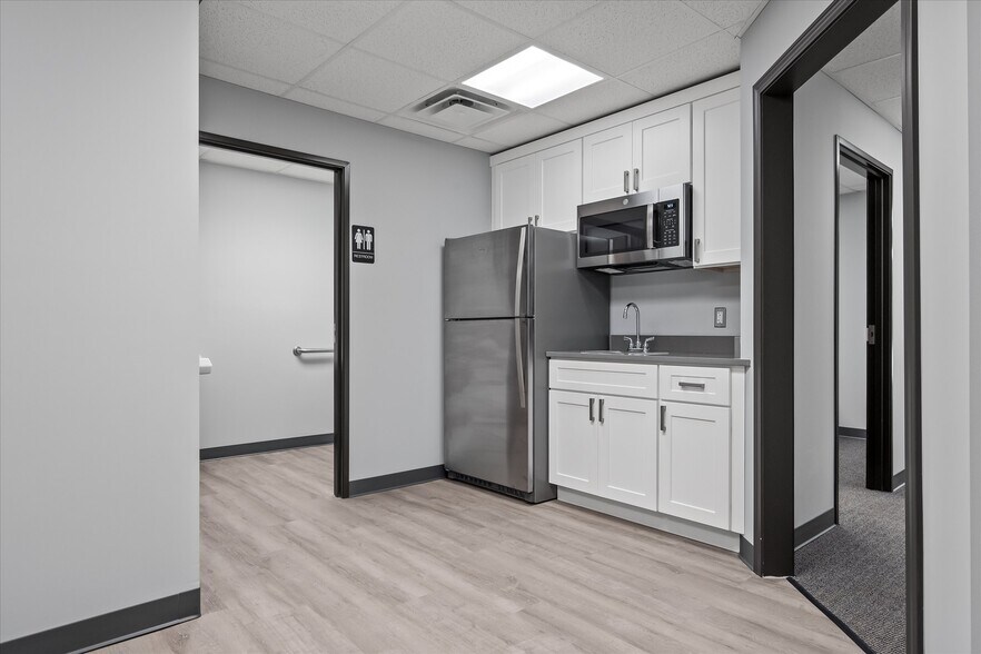 More Photos Of 38765-38795 Mound Rd, Sterling Heights Medical For Lease