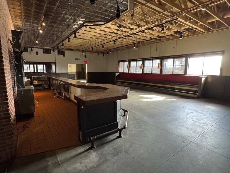 More Photos Of 1610 S Kellogg Ave, Ames General Retail For Sale