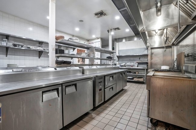 More Photos Of 7653 International Dr, Orlando Freestanding For Lease