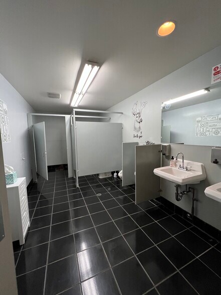 More Photos Of 2662-2684 Lacy St, Los Angeles Loft Creative Space For Lease