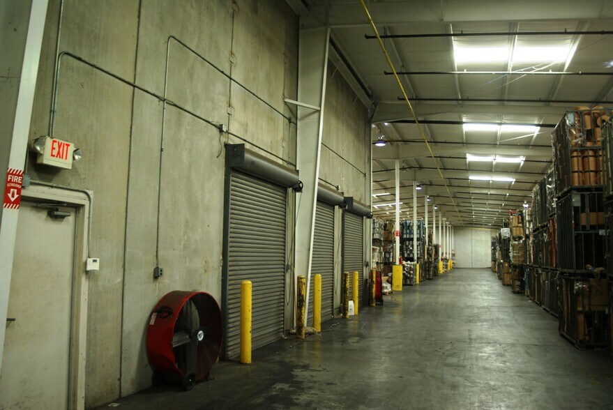 More Photos Of 3331 Box Dr, Dalton Manufacturing For Lease