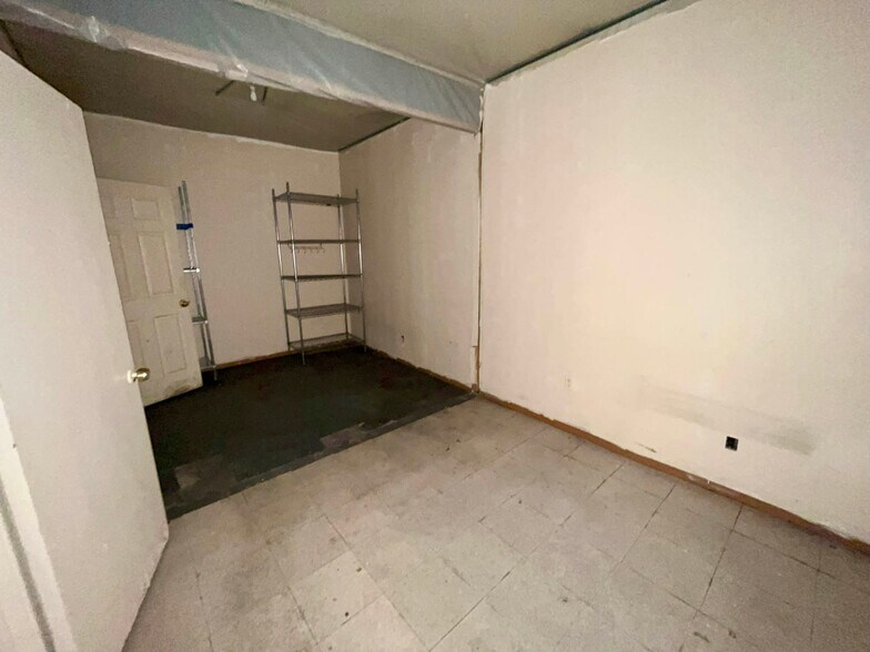 More Photos Of 6705 Holabird Ave, Dundalk Storefront For Sale