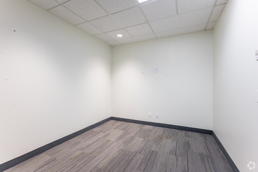 More Photos Of 5500 N Service Rd, Burlington Office For Lease