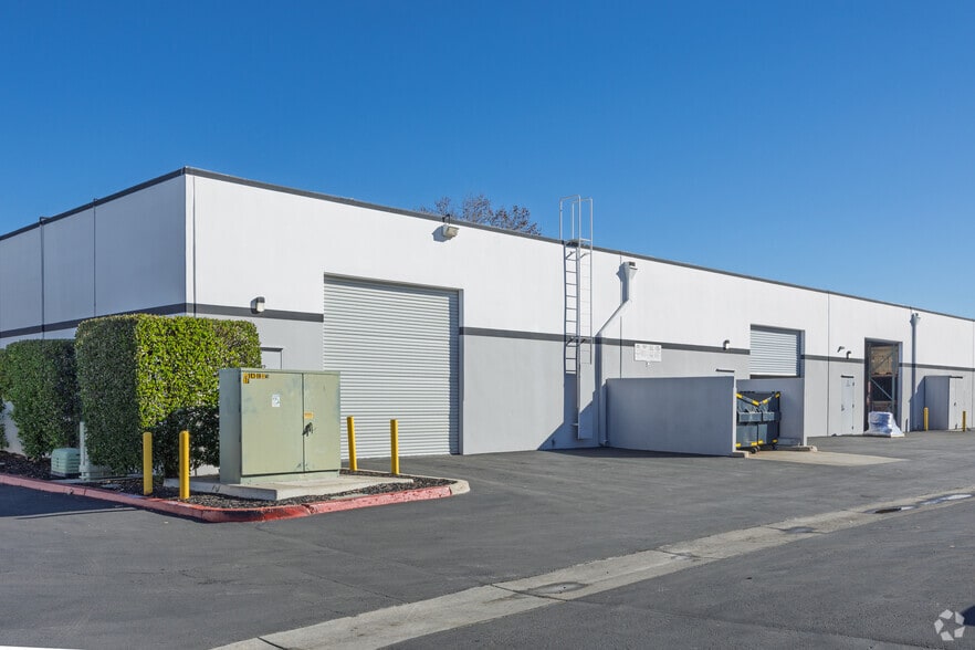 More Photos Of 23112 Alcalde Dr, Laguna Hills Light Distribution For Sale