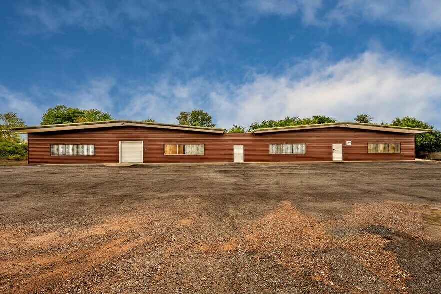More Photos Of 31633 US-377 Hwy, Gordonville Light Distribution For Sale