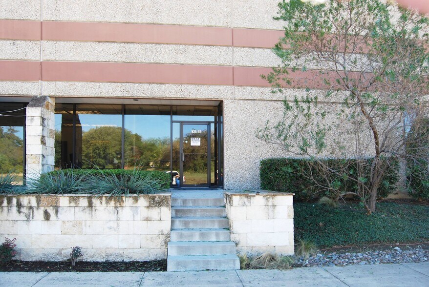 More Photos Of 1410 Vinylex Dr, Carrollton Manufacturing For Lease