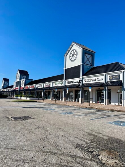 More Photos Of 5135 International Dr, Orlando Unknown For Lease