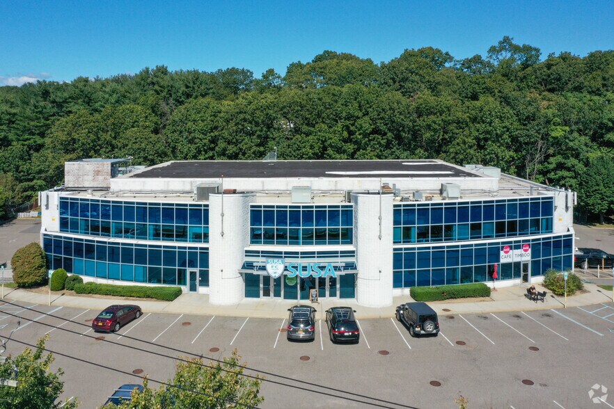 Primary Photo Of 905 W Jericho Tpke, Smithtown Light Distribution For Sale