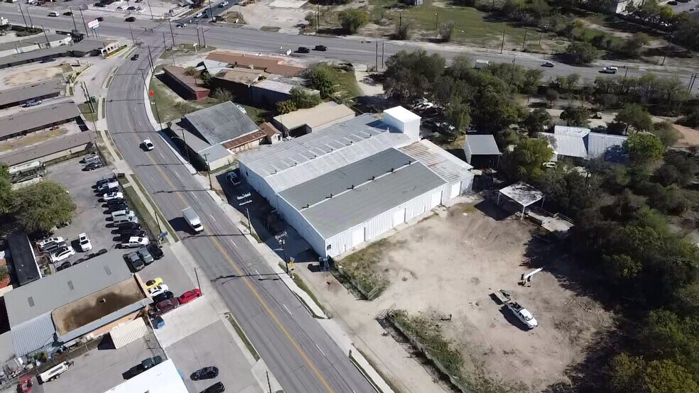 More Photos Of 2833 Roosevelt Ave, San Antonio Warehouse For Lease