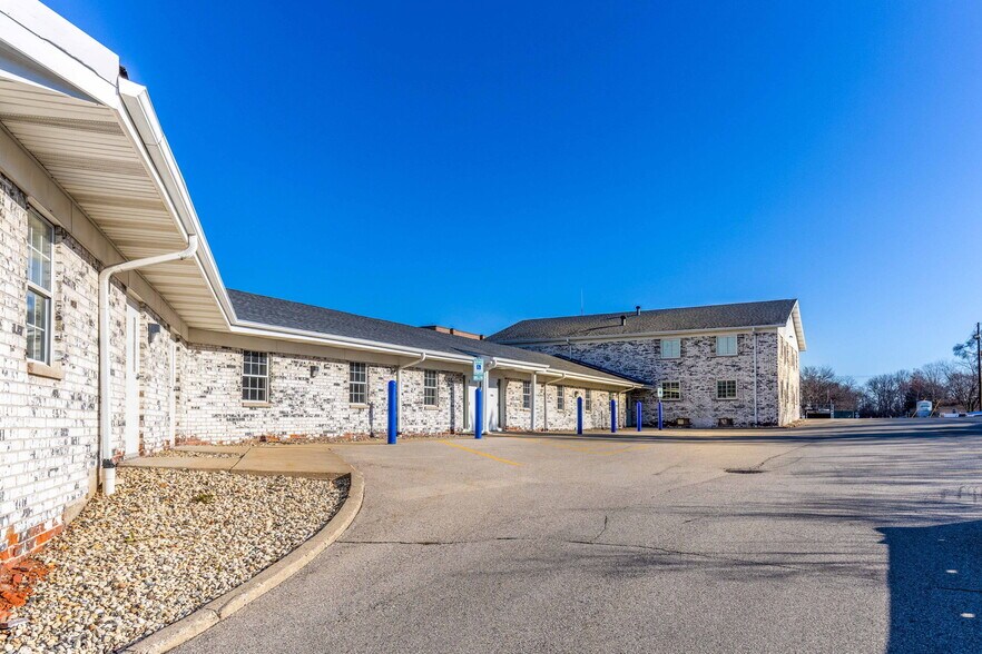 More Photos Of 306 McHenry St, Burlington Office For Lease