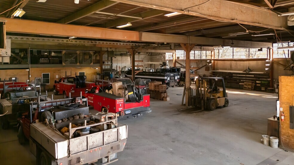 More Photos Of 137 Providence St, Putnam Warehouse For Sale