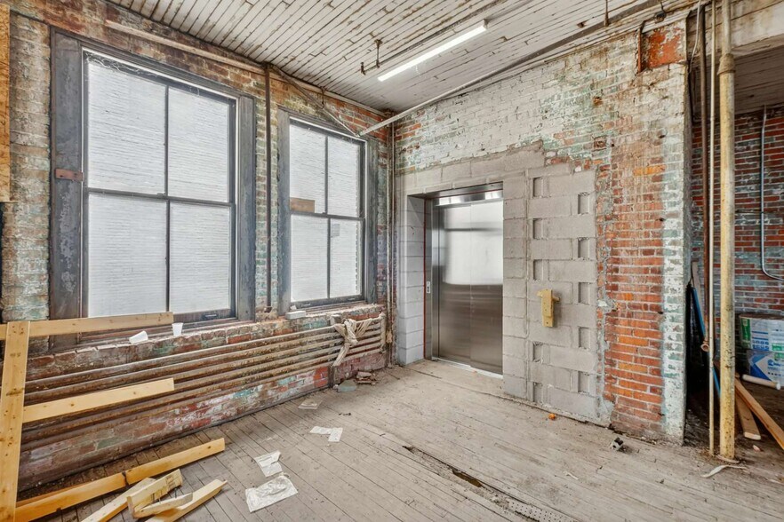 More Photos Of 610 Monroe St, Toledo Storefront Retail Residential For Sale