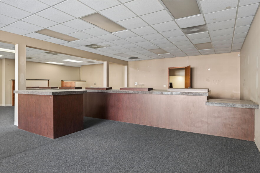 More Photos Of 948 E Main St, Santa Paula Bank For Sale