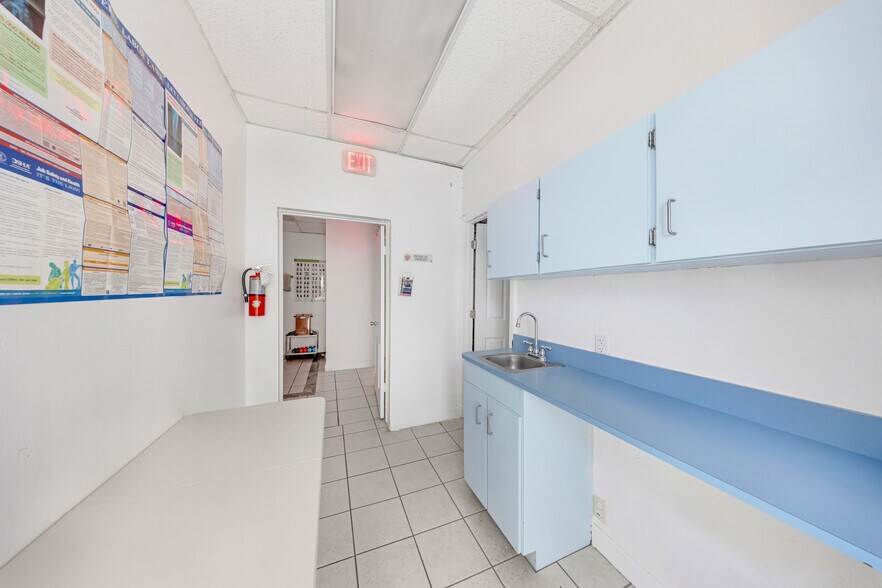 More Photos Of 700 E 1st Ave, Hialeah Medical For Lease