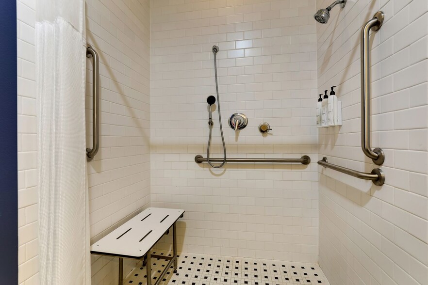 More Photos Of 6851 West Fwy, Fort Worth Hotel For Sale