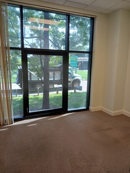 More Photos Of 715 N Church St, Charlotte Office For Sale