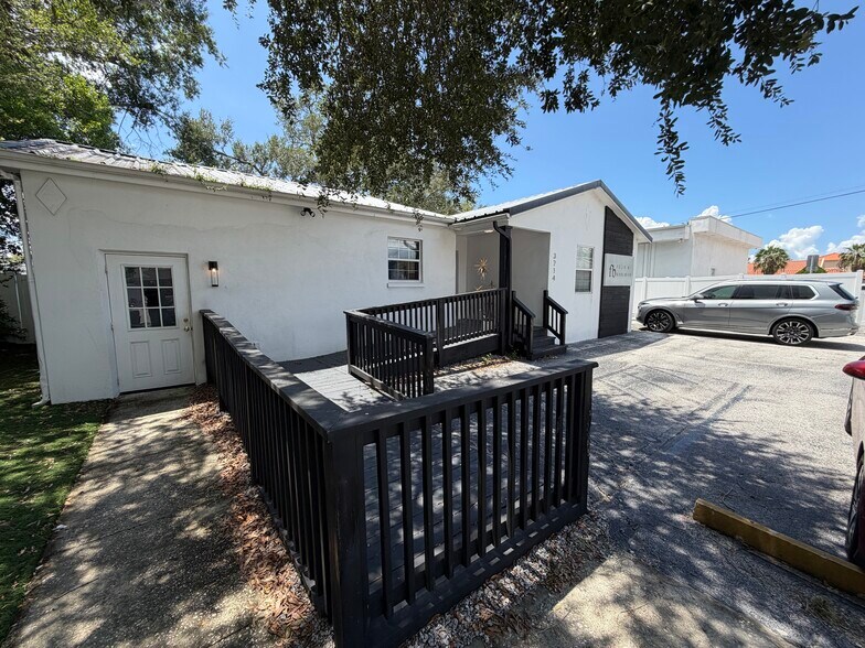 More Photos Of 3714 W Horatio St, Tampa Office For Sale