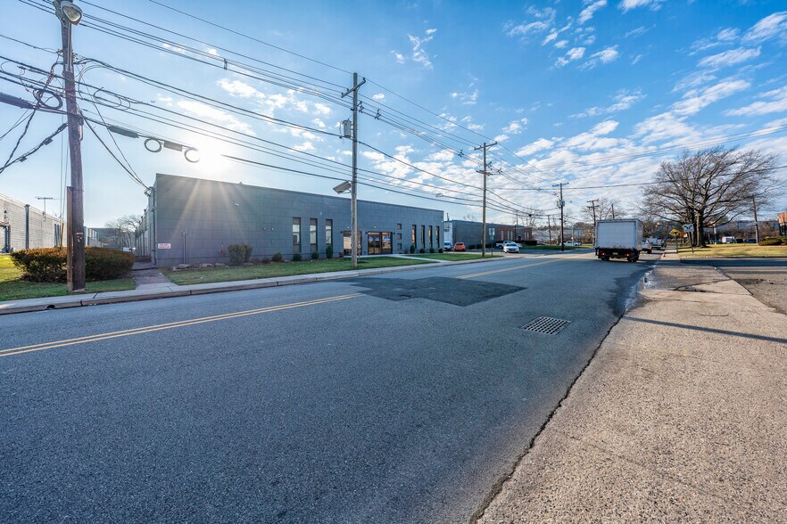 More Photos Of 380 North St, Teterboro Flex For Lease