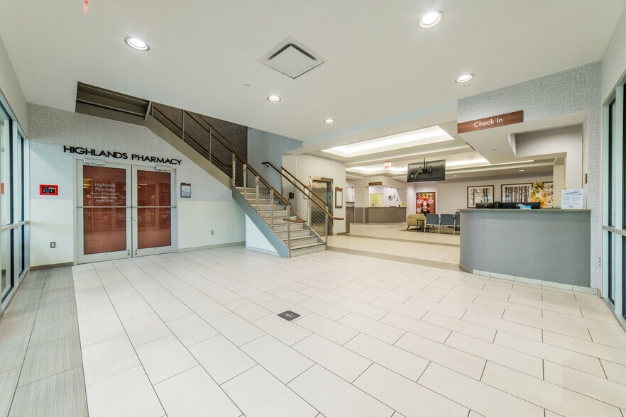 More Photos Of 808 S 52nd St, Rogers Medical For Sale