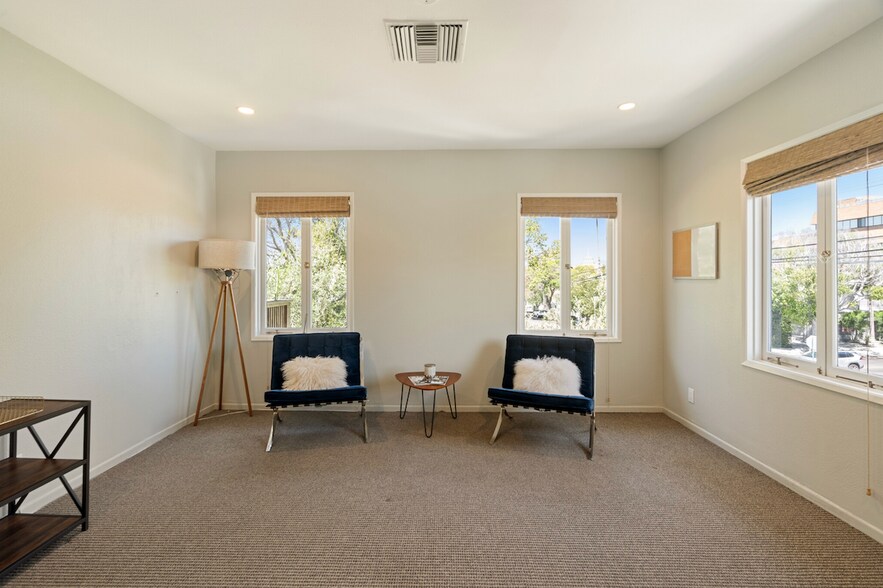 More Photos Of 588 N Larchmont Blvd, Los Angeles Office For Lease