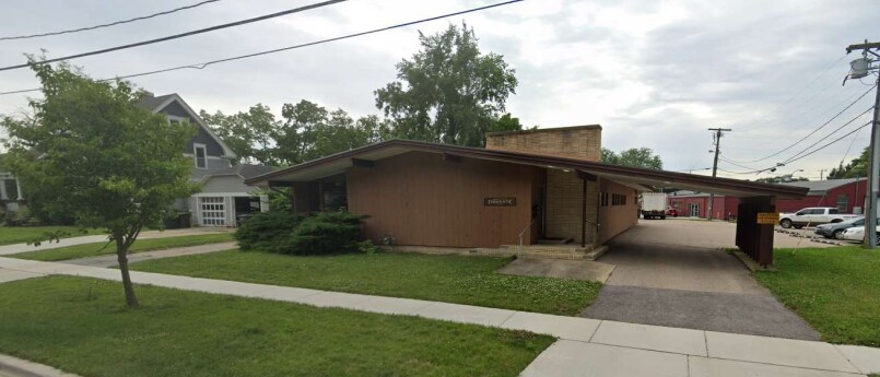 Primary Photo Of 120 E Oak St, Lake Mills Medical For Sale