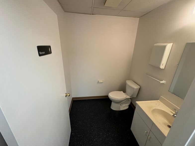 More Photos Of 16125 Business Pky, Hagerstown Service For Lease