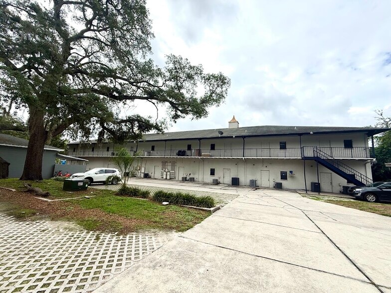 More Photos Of 1005 W Busch Blvd, Tampa Freestanding For Sale