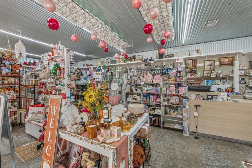 More Photos Of 120 E Blackjack St, Dublin Storefront For Sale