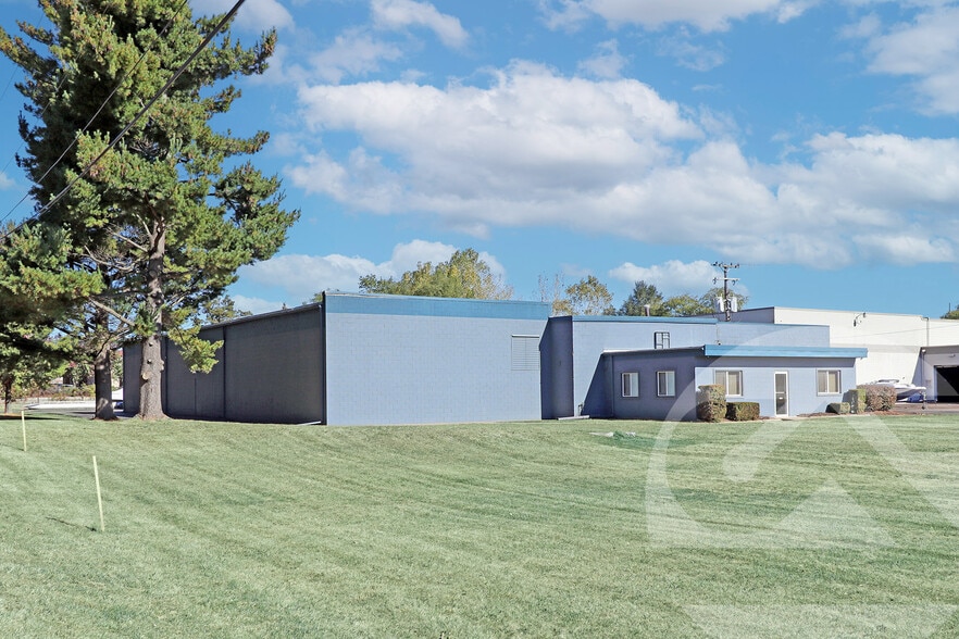 Primary Photo Of 3331 Oakley Park Rd, Commerce Township Warehouse For Sale