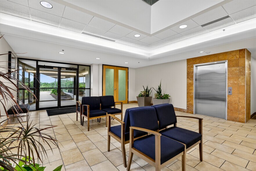 More Photos Of 8888 Ladue Rd, Ladue Medical For Lease