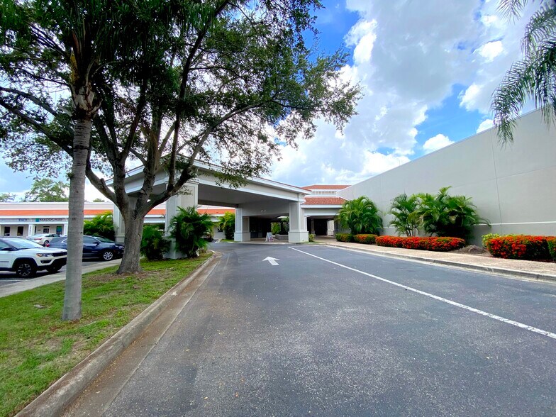 More Photos Of 4937 Clark Rd, Sarasota Medical For Lease
