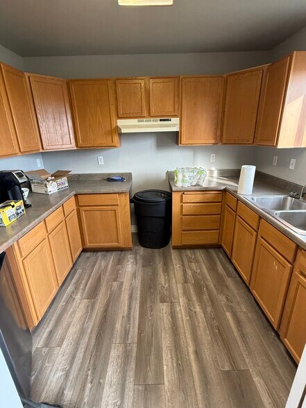 More Photos Of 725 SW 8th St, Fruitland Office For Sale