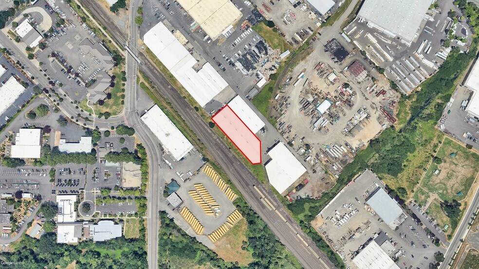 More Photos Of 12700 SW Hall Blvd, Tigard Warehouse For Lease