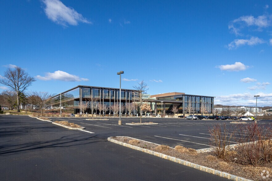 More Photos Of 175 Park Ave, Madison Office For Lease