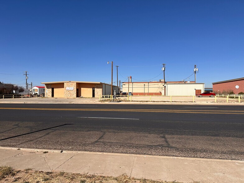 Primary Photo Of 1011 E 7th St, Odessa Office For Lease