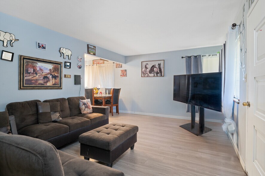 More Photos Of 1014 SW 154th St, Burien Apartments For Sale