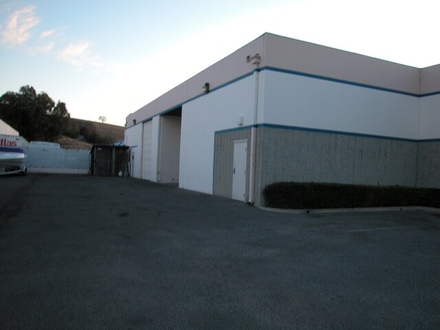 More Photos Of 4420 Shopping Ln, Simi Valley Warehouse For Lease