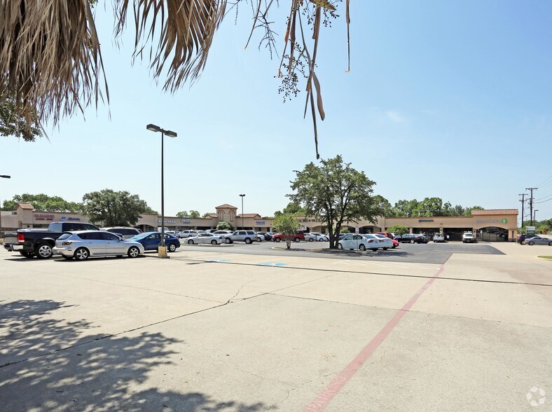 More Photos Of 2700-2742 N O'Connor Rd, Irving Unknown For Lease