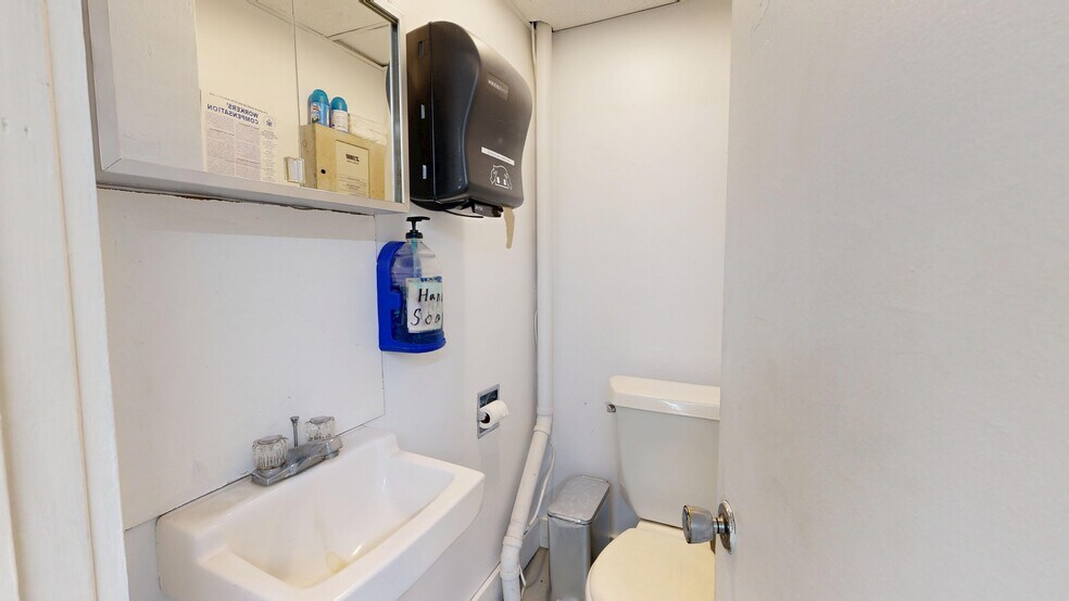 More Photos Of 130 Wardtown Rd, Freeport General Retail For Sale