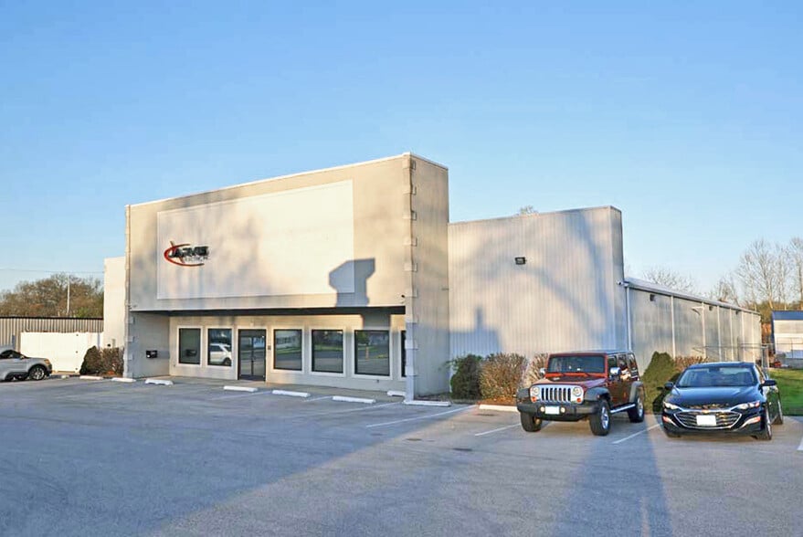 More Photos Of 1604 N Illinois St, Swansea Showroom For Sale