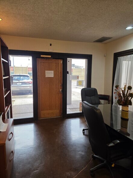 More Photos Of 3038 E Cactus Rd, Phoenix Office For Sale