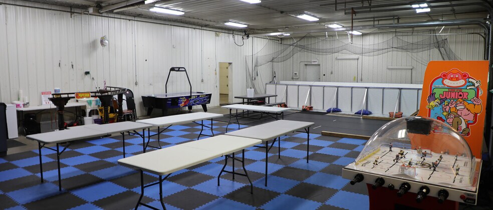 More Photos Of 101 4th St, Estevan Showroom For Sale