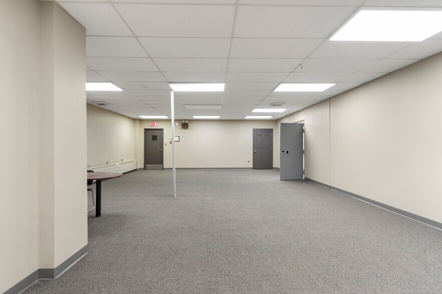More Photos Of 5516 Industrial Rd, Rocky Rapids Office For Lease