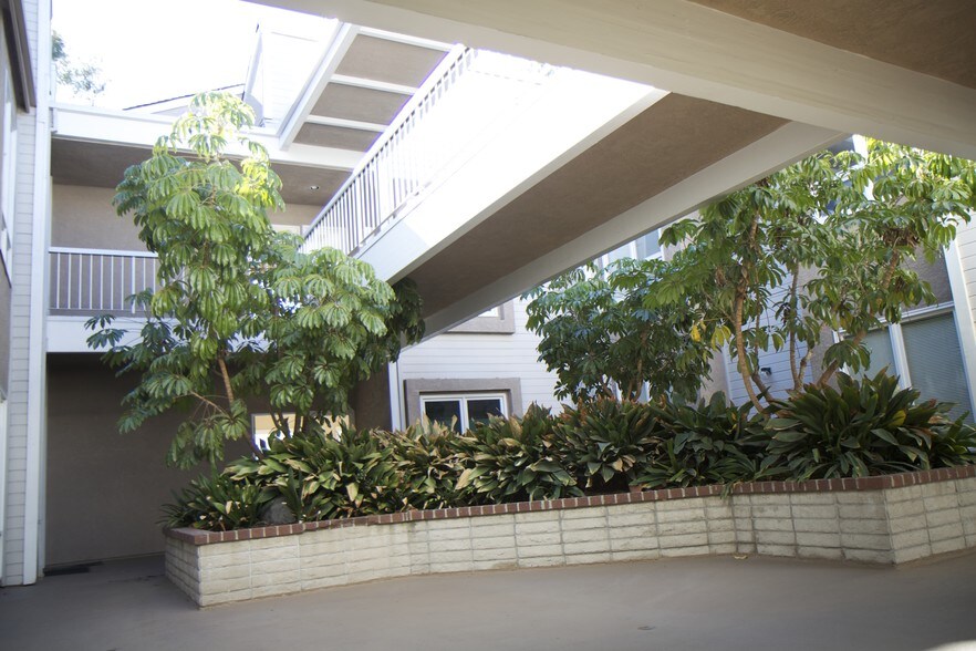 More Photos Of 3950 Long Beach Blvd, Long Beach Medical For Sale