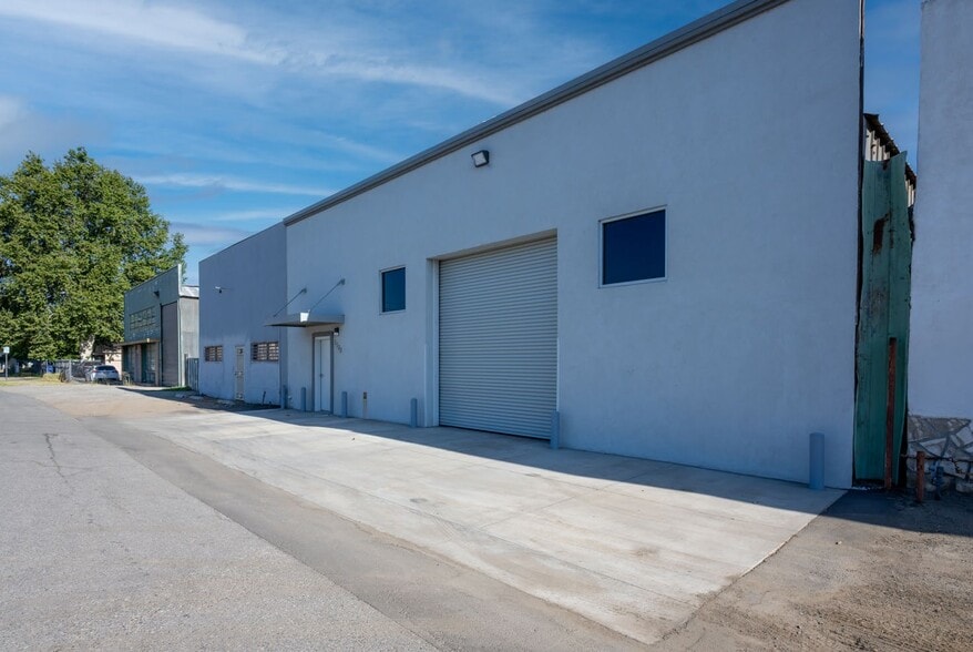 More Photos Of 1122 33rd St, Bakersfield Warehouse For Sale