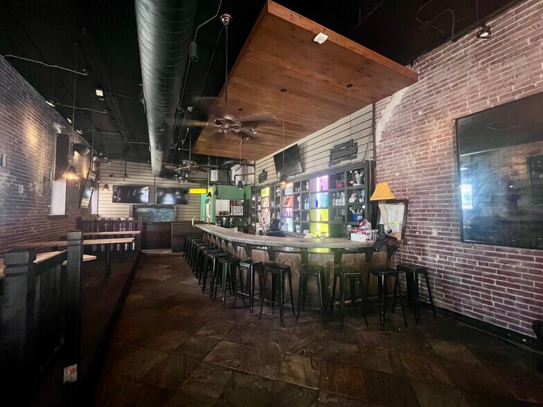 More Photos Of 95 S Main St, Memphis Storefront Retail Office For Sale