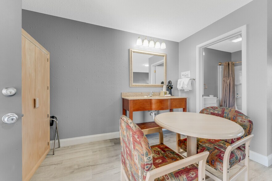 More Photos Of 21507 Seneca Trl, Marlinton Hotel For Sale