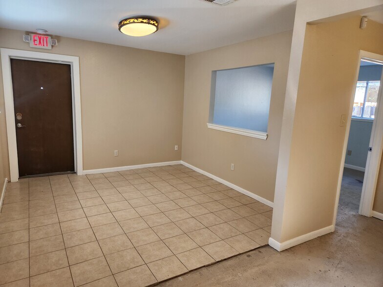 More Photos Of 17610 Hufsmith Kohrville Rd, Tomball Industrial For Lease